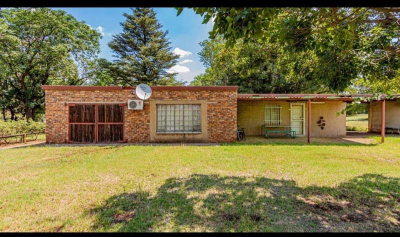 4 Bedroom Property for Sale in Mnandi Gauteng