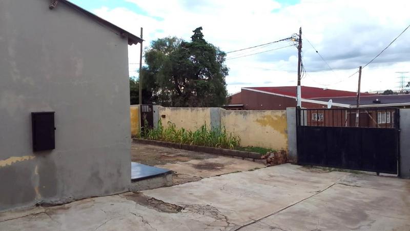2 Bedroom Property for Sale in Dube Gauteng