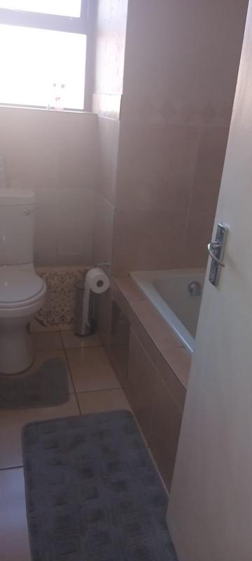 To Let 2 Bedroom Property for Rent in Gosforth Park Gauteng