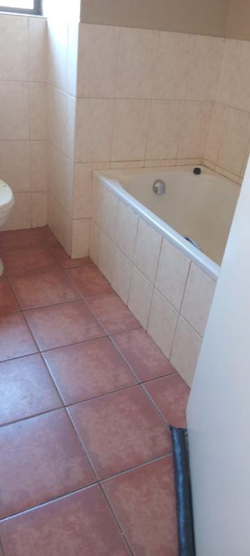 To Let 2 Bedroom Property for Rent in Gosforth Park Gauteng