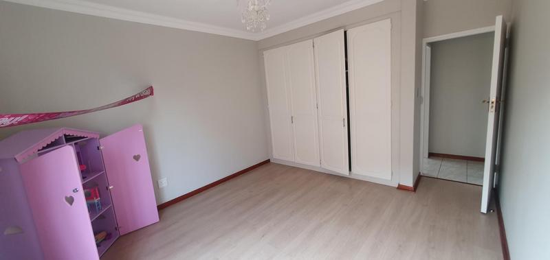 To Let 5 Bedroom Property for Rent in Cornwall Hill Gauteng