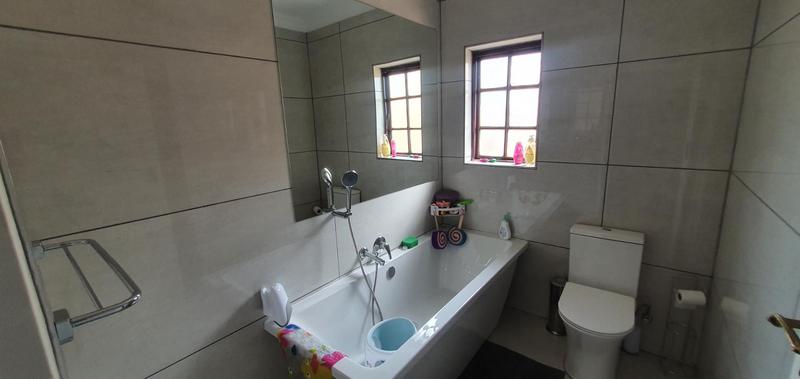 To Let 5 Bedroom Property for Rent in Cornwall Hill Gauteng