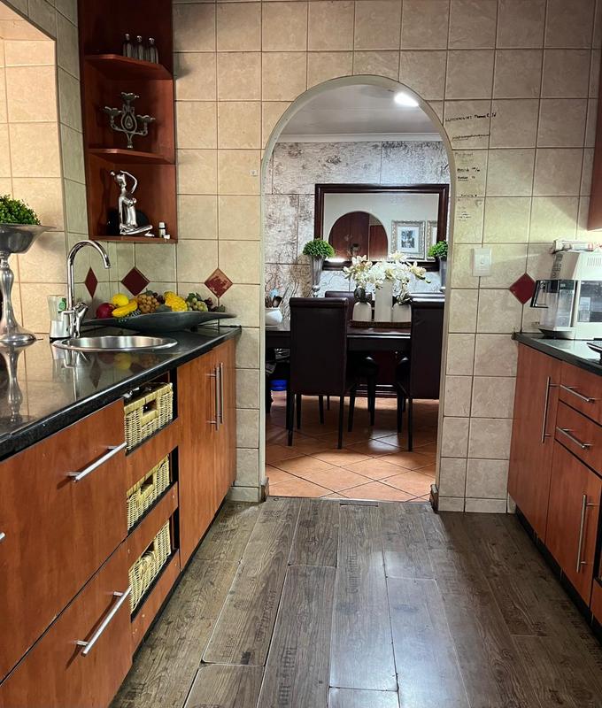 4 Bedroom Property for Sale in The Reeds Gauteng