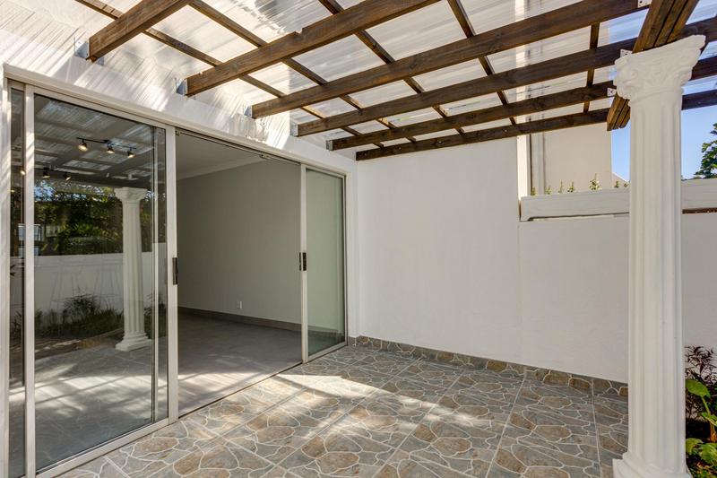 2 Bedroom Property for Sale in Fourways Gardens Gauteng