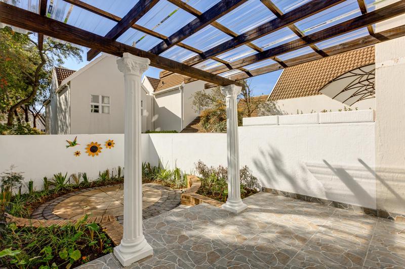 2 Bedroom Property for Sale in Fourways Gardens Gauteng