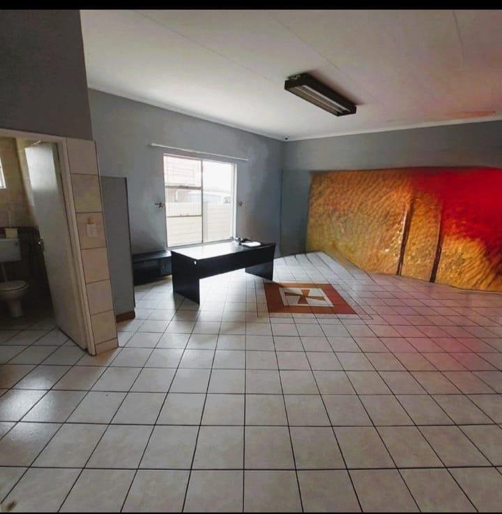 5 Bedroom Property for Sale in Birchleigh North Gauteng
