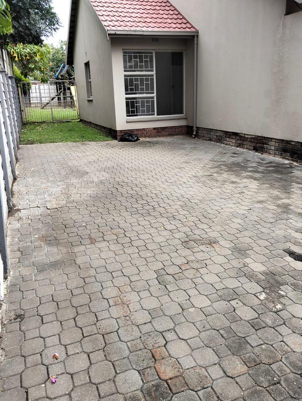 5 Bedroom Property for Sale in Birchleigh North Gauteng