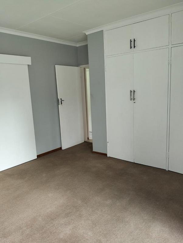 5 Bedroom Property for Sale in Birchleigh North Gauteng