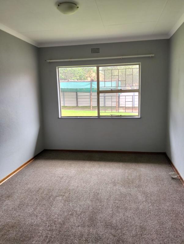 5 Bedroom Property for Sale in Birchleigh North Gauteng