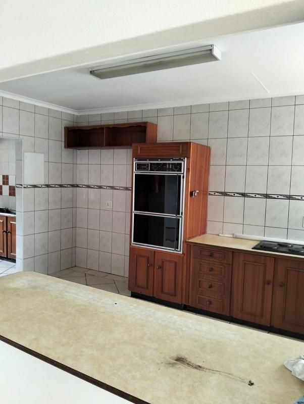 5 Bedroom Property for Sale in Birchleigh North Gauteng