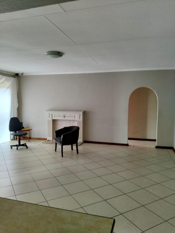5 Bedroom Property for Sale in Birchleigh North Gauteng