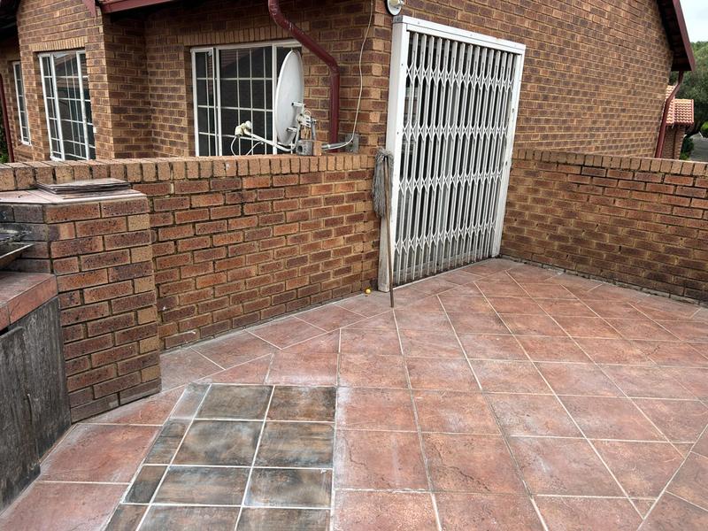 2 Bedroom Property for Sale in The Reeds Gauteng