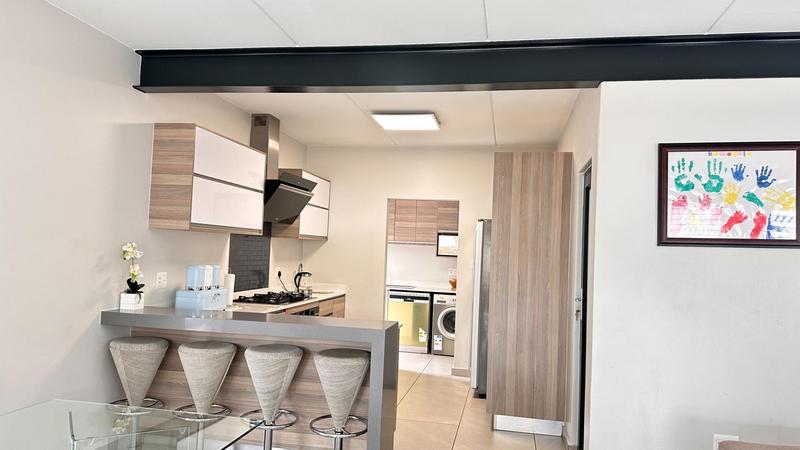 To Let 3 Bedroom Property for Rent in Crowthorne Gauteng