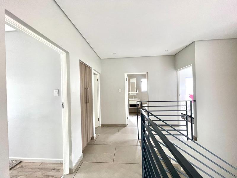 To Let 3 Bedroom Property for Rent in Crowthorne Gauteng