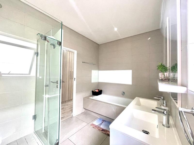To Let 3 Bedroom Property for Rent in Crowthorne Gauteng