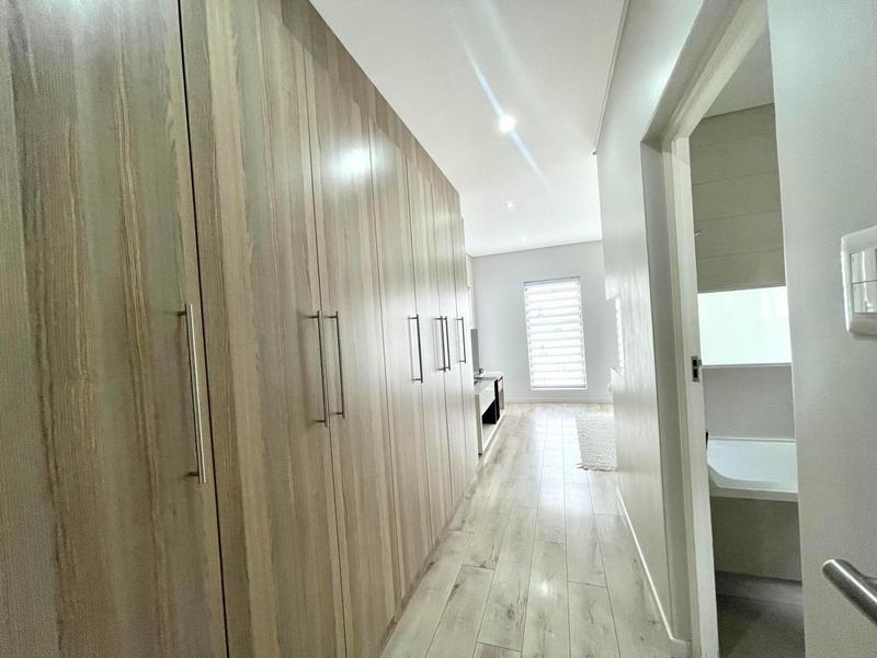 To Let 3 Bedroom Property for Rent in Crowthorne Gauteng