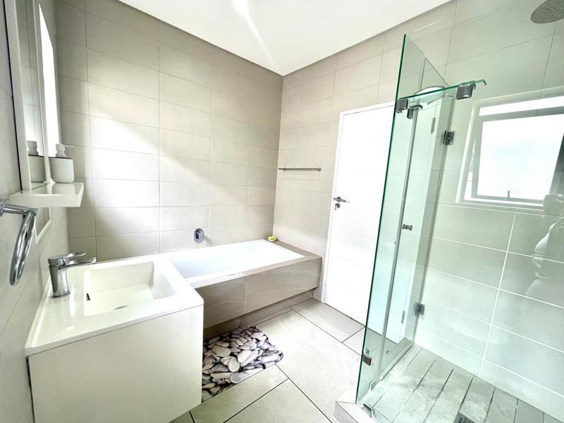 To Let 3 Bedroom Property for Rent in Crowthorne Gauteng