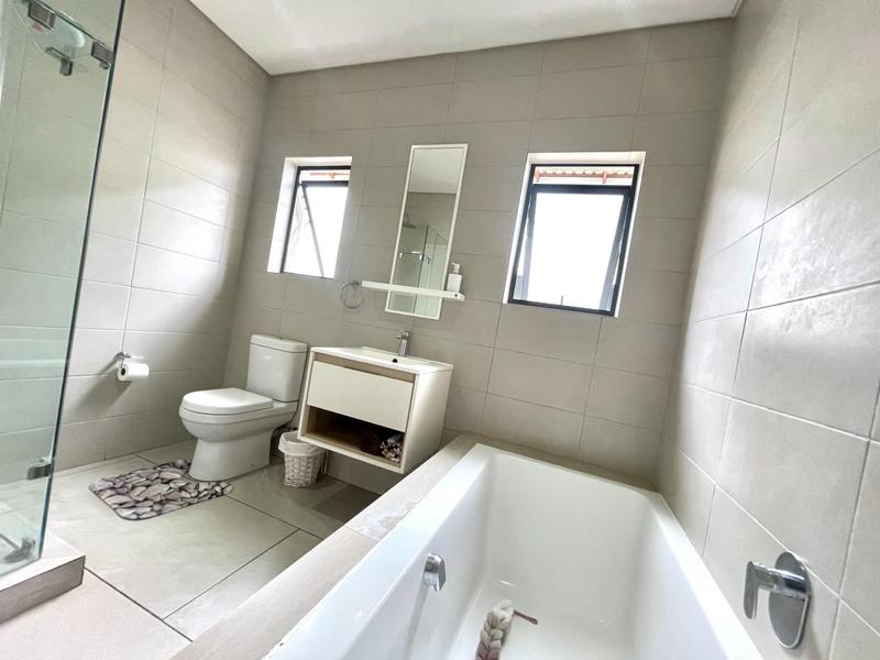 To Let 3 Bedroom Property for Rent in Crowthorne Gauteng