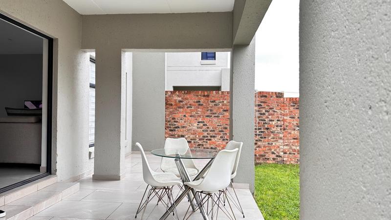 To Let 3 Bedroom Property for Rent in Crowthorne Gauteng