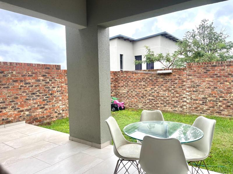 To Let 3 Bedroom Property for Rent in Crowthorne Gauteng