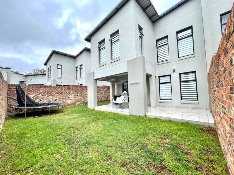 To Let 3 Bedroom Property for Rent in Crowthorne Gauteng