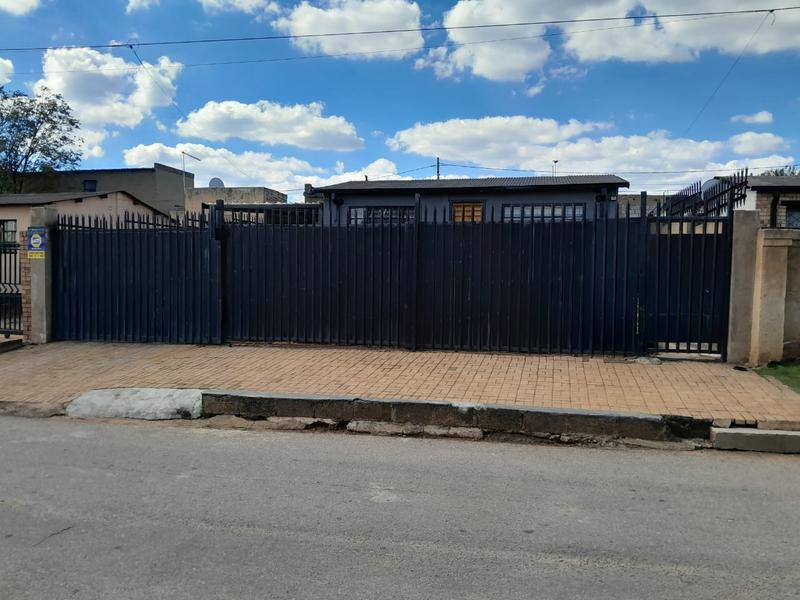 2 Bedroom Property for Sale in Dube Gauteng
