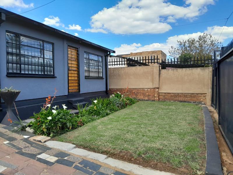 2 Bedroom Property for Sale in Dube Gauteng