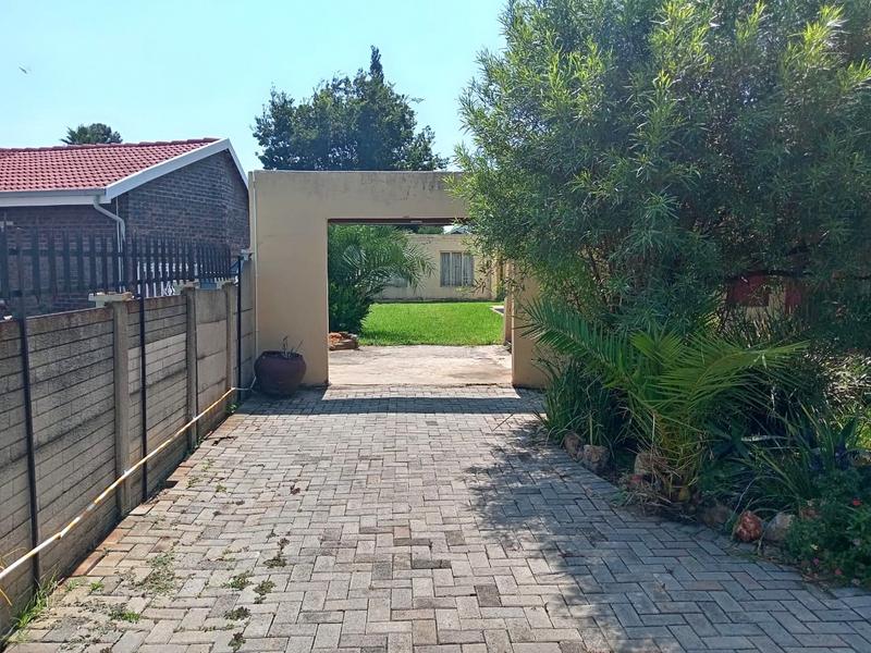 2 Bedroom Property for Sale in Falcon Ridge Gauteng