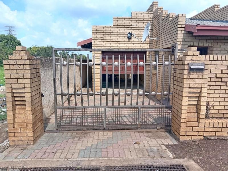 3 Bedroom Property for Sale in Mofolo Gauteng