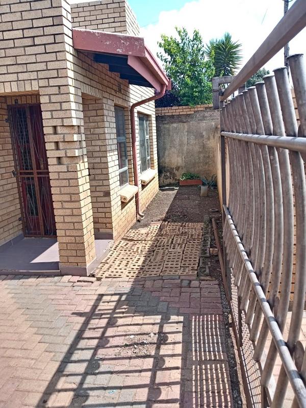 3 Bedroom Property for Sale in Mofolo Gauteng