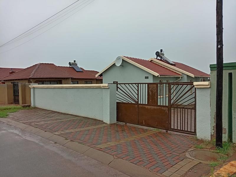 3 Bedroom Property for Sale in Protea North Gauteng
