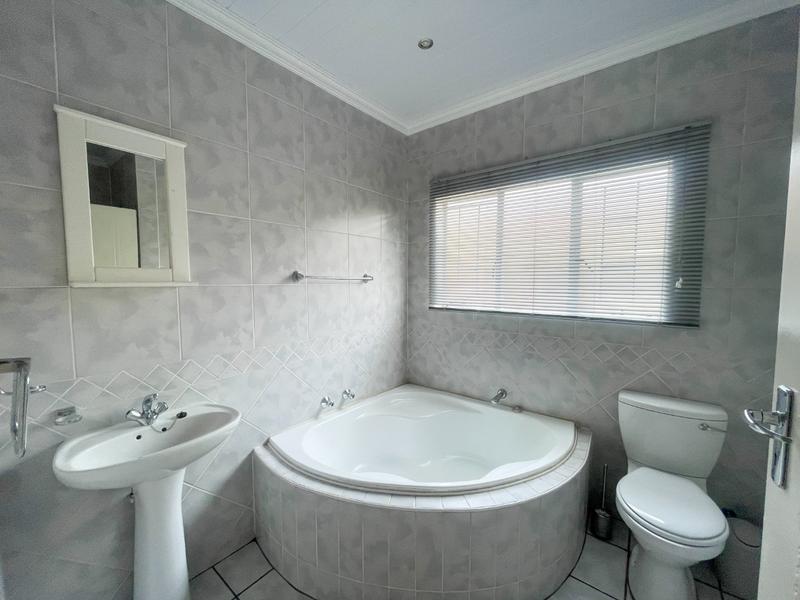 3 Bedroom Property for Sale in Amberfield Glen Gauteng