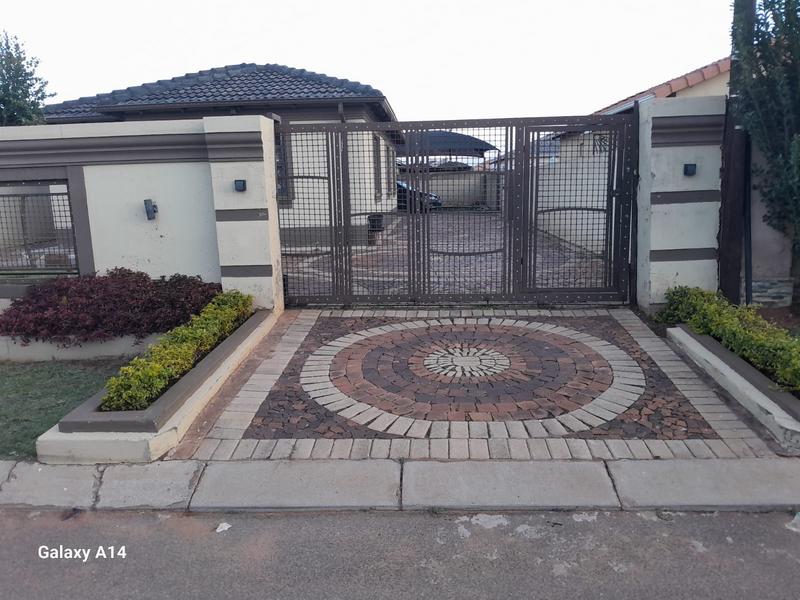 3 Bedroom Property for Sale in Protea Glen Gauteng