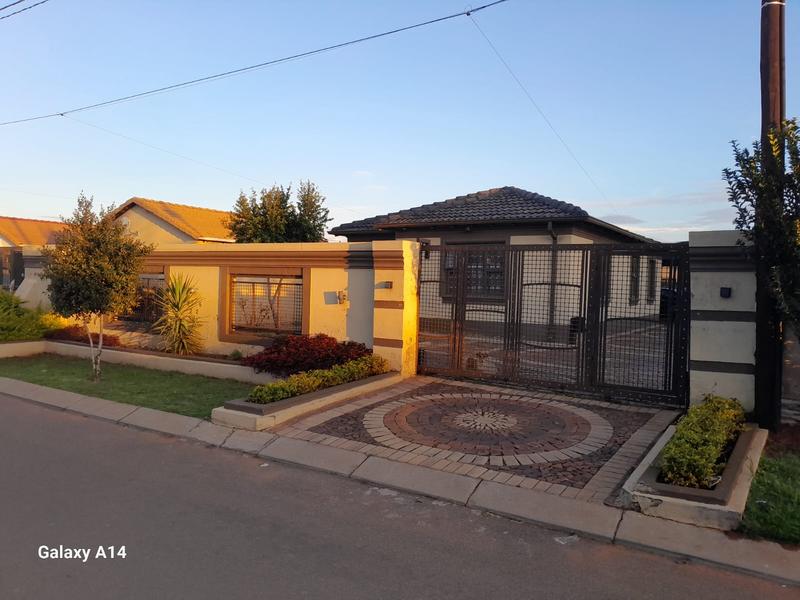 3 Bedroom Property for Sale in Protea Glen Gauteng
