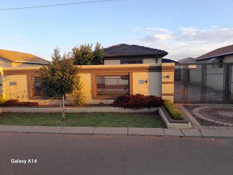 3 Bedroom Property for Sale in Protea Glen Gauteng