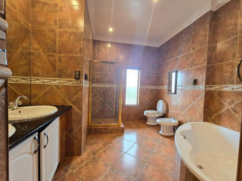 To Let 6 Bedroom Property for Rent in Waterkloof Ridge Gauteng