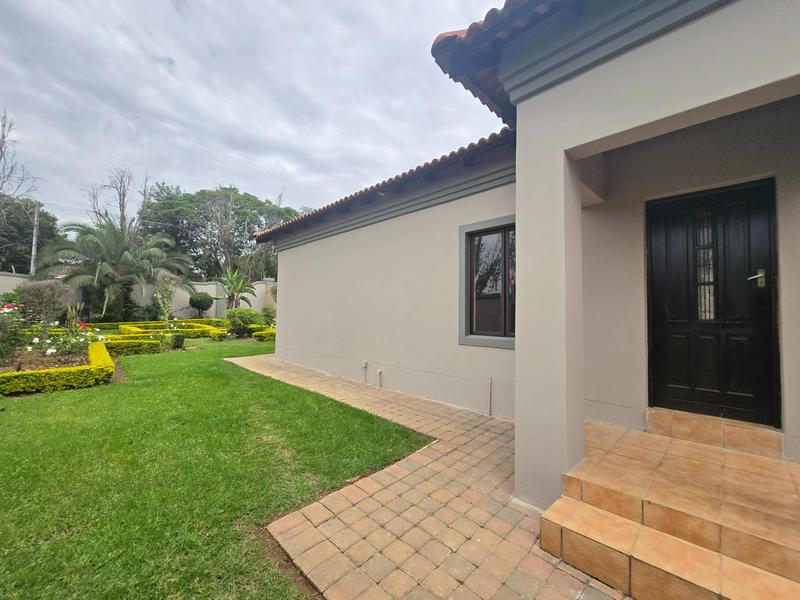 To Let 6 Bedroom Property for Rent in Waterkloof Ridge Gauteng