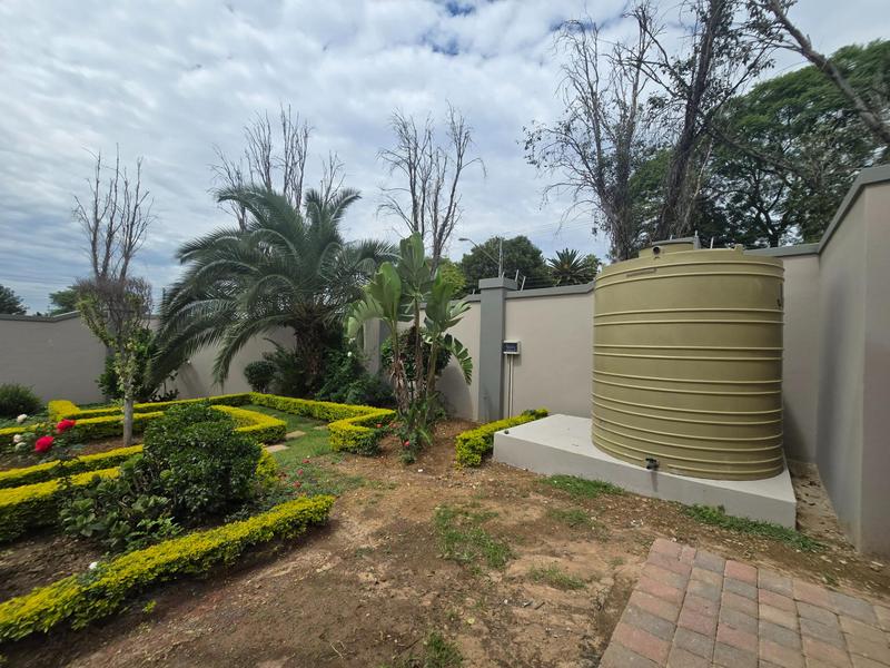 To Let 6 Bedroom Property for Rent in Waterkloof Ridge Gauteng