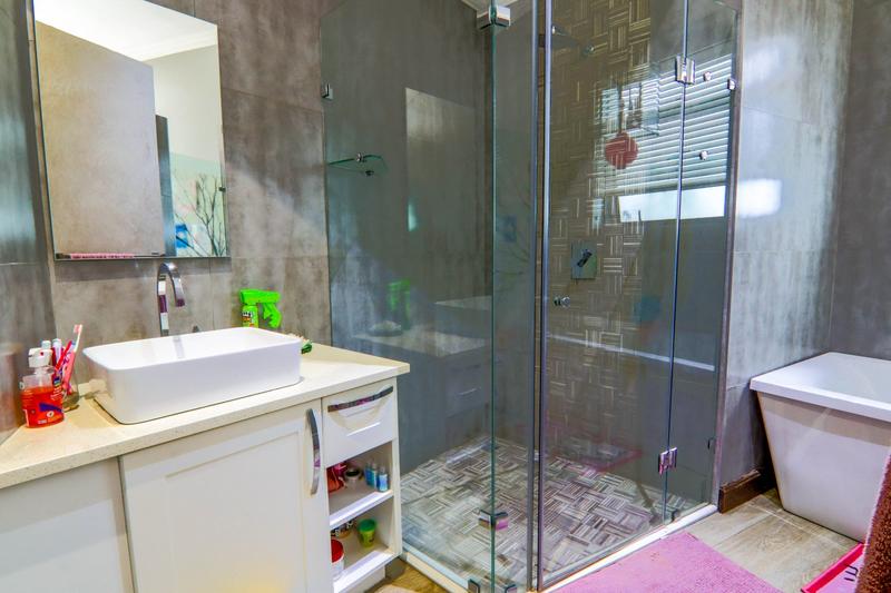 3 Bedroom Property for Sale in Copperleaf Estate Gauteng