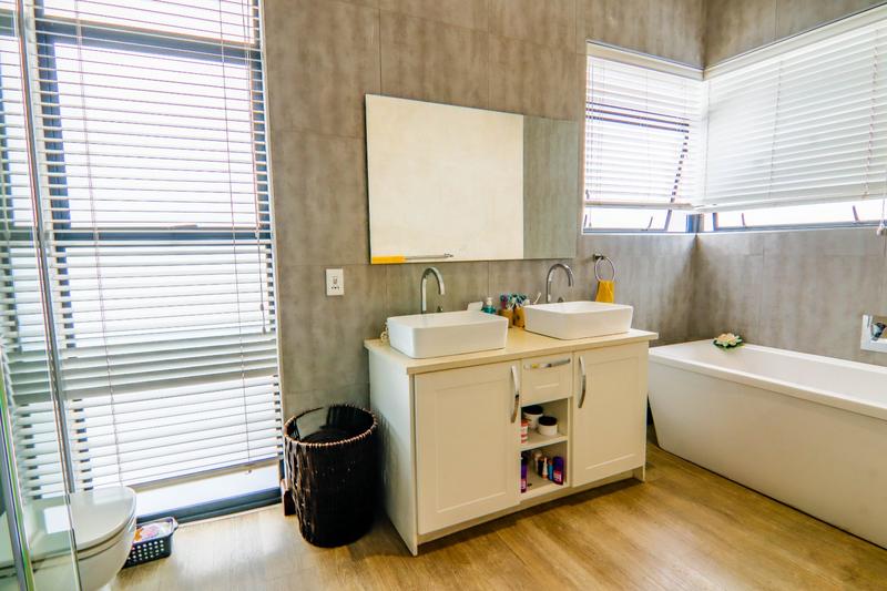 3 Bedroom Property for Sale in Copperleaf Estate Gauteng
