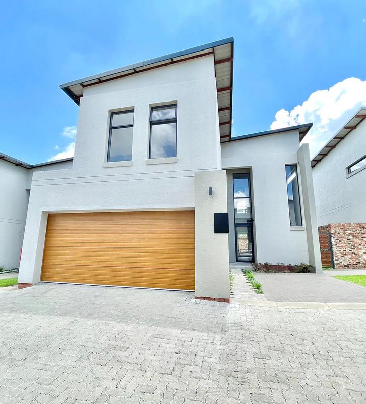 To Let 4 Bedroom Property for Rent in Crowthorne Gauteng