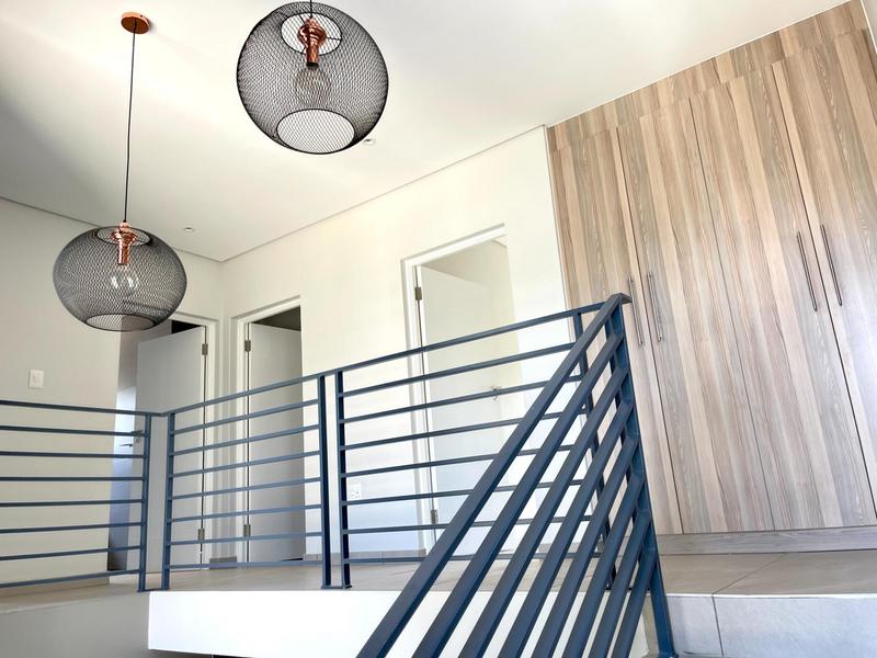 To Let 4 Bedroom Property for Rent in Crowthorne Gauteng