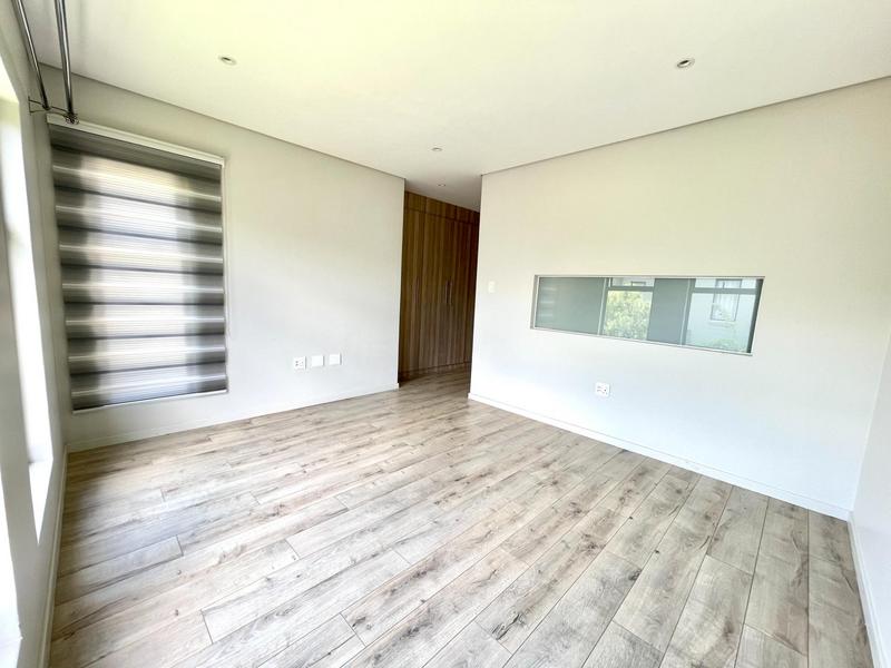 To Let 4 Bedroom Property for Rent in Crowthorne Gauteng