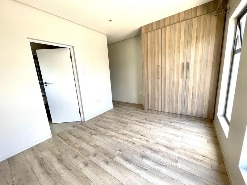 To Let 4 Bedroom Property for Rent in Crowthorne Gauteng