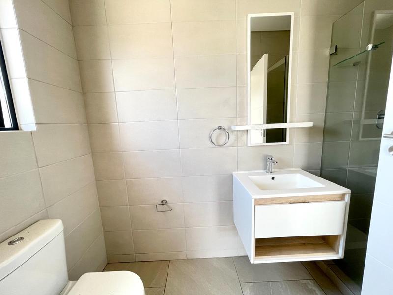 To Let 4 Bedroom Property for Rent in Crowthorne Gauteng