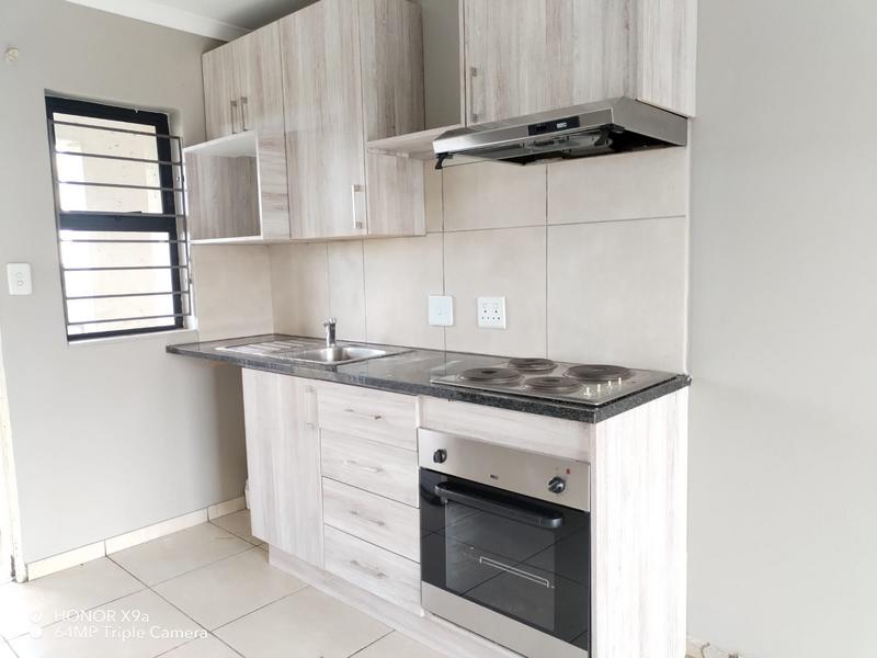 To Let 2 Bedroom Property for Rent in Lakefield Gauteng