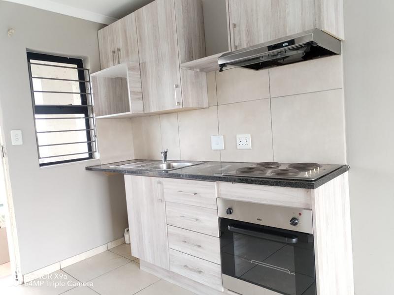 To Let 2 Bedroom Property for Rent in Lakefield Gauteng