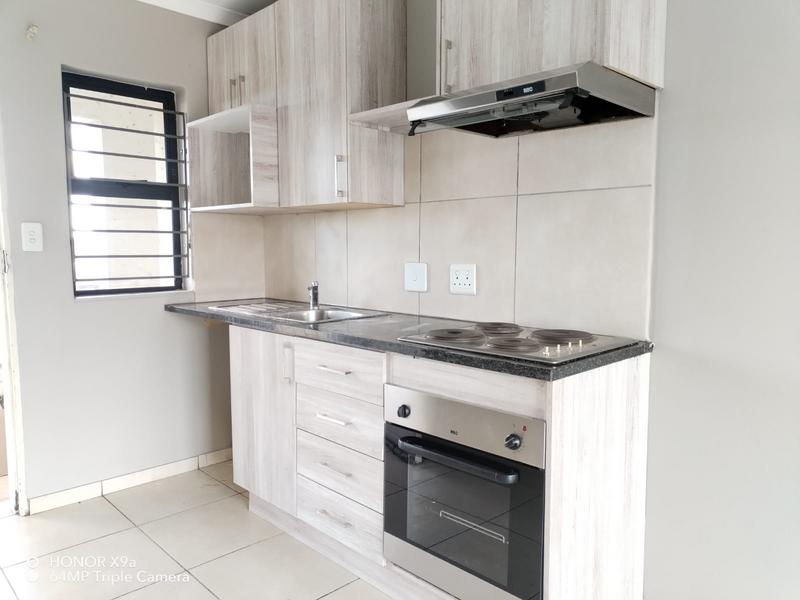 To Let 2 Bedroom Property for Rent in Lakefield Gauteng