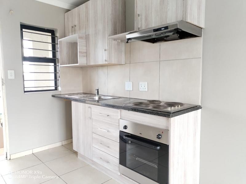 To Let 2 Bedroom Property for Rent in Lakefield Gauteng