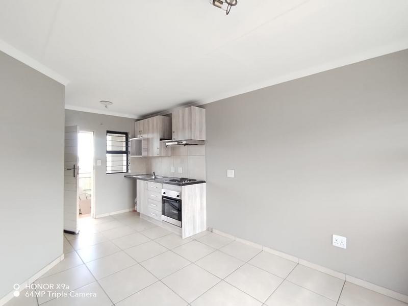 To Let 2 Bedroom Property for Rent in Lakefield Gauteng